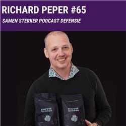Richard Peper #65: Koffie is het ultieme middel om ‘het echte’ gesprek aan te gaan. Hoe vaak stel jij de vraag aan je (militaire)collega; hoe gaat het nu echt met je?