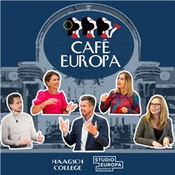 Café Europa #S5E13: De Speciale Zomereditie met Kysia Hekster, Clara van de Wiel & Derk Marseille