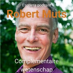 S04E02: Robert Muts, Complementaire wetenschap